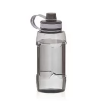 Garrafa plástica com capacidade 1.500ml. Alça de mão plástica, tampa rosqueável com anel de silicone para vedação e bico rosqueável para acesso rapido.