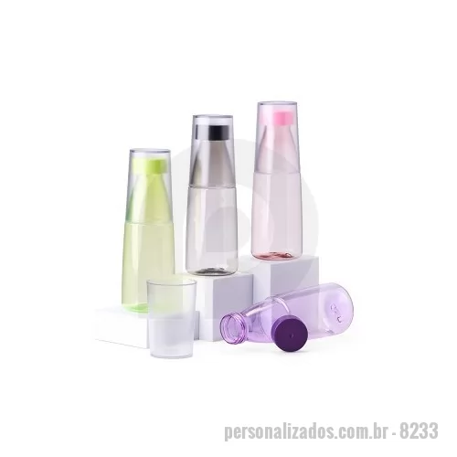 Garrafa Plástica personalizada - Garrafa e copo em um único produto! Com capacidade de 550ml, a garrafa 2 em 1 é fabricada em plástico e possui um copo integrado, ideal para consumir água, chá gelado e outras bebidas com praticidade. Conta com tampa rosqueável que garante segurança e evita vazamentos, enquanto o design compacto facilita o transporte para onde for. Uma escolha funcional e prática para diferentes momentos.