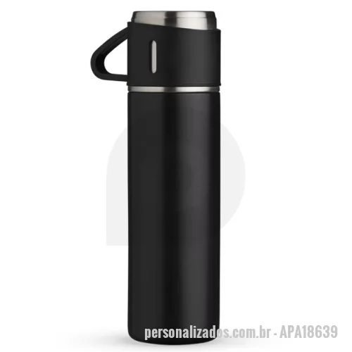 Garrafa térmica personalizada - Garrafa térmica 450ml em inox com tampa que pode ser utilizada como caneca, tampa interna em plástico resistente (basta um clique para abrir ou fechar), base com borracha antiderrapante.  Material: Inox Altura :  23,9 cm Largura :  9,9 cm Circunferência :  21 cm Medidas aproximadas para gravação (CxL):  16 cm x 6 cm Peso aproximado (g):  290  Conservação Líquidos Quentes: ±7 Horas Conservação Líquidos Gelados: ±8 Horas