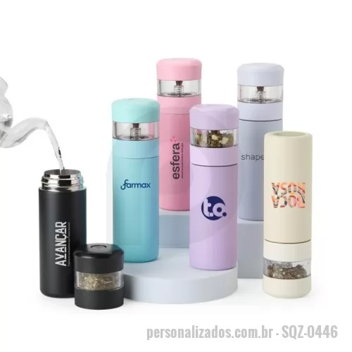 Garrafa térmica personalizada - Garrafa térmica de 350ml feita em aço inoxidável 304. Possui compartimento separado com infusor integrado e botão na parte superior da tampa para acionar a liberação do líquido para o compartimento.