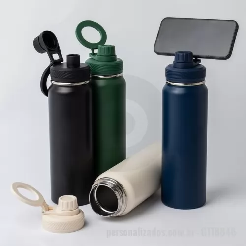 Garrafa térmica personalizada - Garrafa térmica Personalizada - GT18846 - Agora ficou fácil aproveitar bebidas na temperatura ideal, gravar vídeos e assistir a séries. Com a Garrafa Térmica de 850ml em inox 304, é possível utilizá-la como tripé através de sua alça flexível, segura e magnética integrada à tampa. Basta posicionar o celular (compatível a partir do iPhone 12º geração) na alça e aproveitar. Além disso, sua tampa plástica rosqueável também possui uma proteção para o bocal, e sua alça versátil facilita o manuseio da garrafa térmica durante as caminhadas. Acompanha disco metálico com verso autocolante para celulares que não possuem compatibilidade magnética. - 171477 - Garrafa térmica