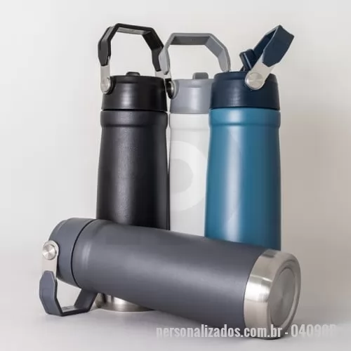 Garrafa térmica personalizada - Beba com qualidade e na temperatura perfeita. Com design pensado para o dia a dia, esta garrafa térmica de 630ml oferece uma ótima experiência para quem busca manter a bebida sempre na temperatura ideal. Fabricada em inox SUS 304 com parede dupla, co