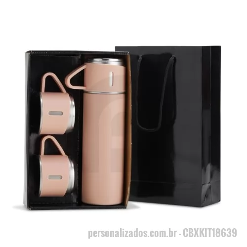 Garrafa térmica personalizada - Garrafa térmica Personalizada - CBXKIT18639 - Kit Garrafa Térmica 450ml com Duas Tampas/Xícaras e Embalagem Elegante Elegância, praticidade e funcionalidade em um único presente. Este kit exclusivo conta com uma garrafa térmica de 450 ml em inox, ideal para manter bebidas quentes ou frias por mais tempo. Acompanha duas tampas extras, que podem ser utilizadas como xícaras, oferecendo versatilidade em qualquer situação – do escritório ao passeio ao ar livre.  A garrafa possui base antiderrapante, que proporciona mais segurança durante o uso, além de tampas com revestimento plástico interno, garantindo conforto térmico ao manuseá-las.  Para completar, o kit é apresentado em uma sacola de papel com berço de papelão personalizado, ideal para brindes corporativos, kits de fim de ano ou presentes promocionais com sofisticação e cuidado nos detalhes.  ???? Especificações Técnicas: Altura (kit embalado): 25,5 cm  Largura: 16 cm  Profundidade: 7,2 cm  Peso aproximado: 354 g  Capacidade da garrafa: 450 ml  Material: Inox com acabamento plást - 175890 - Garrafa térmica