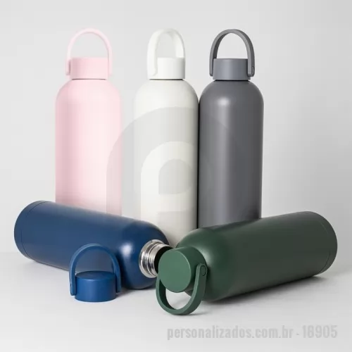 Garrafa térmica personalizada - Experimente a qualidade desta garrafa térmica de 750ml. Feita em inox 304, excelente para manter a temperatura perfeita, seja ela quente ou fria. Possui tampa plástica com abertura rosqueável e alça flexível emborrachada para maior conforto ao transportá-la. Essa garrafa com certeza é a escolha perfeita para o dia a dia. 