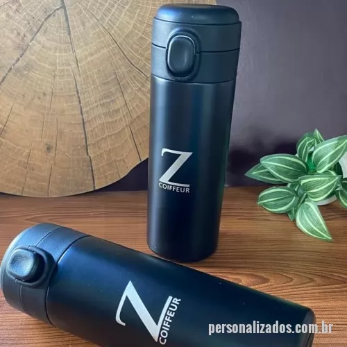 Garrafa térmica personalizada - Garrafa térmica em inox com parede dupla, capacidade de 400ml. Tampa com botão central para abertura e borracha interna para vedação.