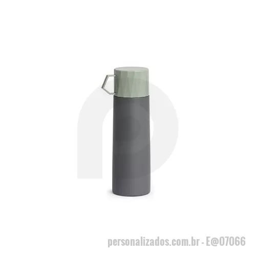 Garrafa térmica personalizada - Garrafa térmica 500 ml inox cinza com tampa que pode ser utilizada como caneca, tampa interna em plástico resistente basta um clique para abrir ou fechar . Altura : 22,1 cm Largura : 6,3 cm Circunferência : 22 cm Peso aproximado g : 290