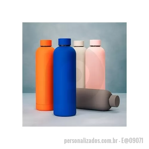 Garrafa térmica personalizada - Garrafa térmica em inox 304 com tampa rosqueável e capacidade para até 750 ml. Possui estrutura de parede dupla e vedação a vácuo que permite conservar a temperatura de líquidos por mais tempo. Altura : 25,8 cm Largura : 7,8 cm Circunferência : 24,6 