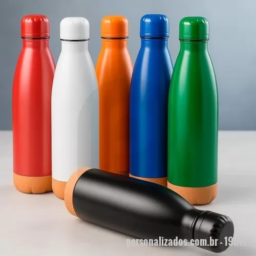Garrafa térmica personalizada - Descrição: Garrafa térmica feita em inox com fundo em cortiça, tampa de plástico rosqueável e capacidade máxima de até 500ml. Apresenta estrutura de parede dupla e vedação a vácuo, o que permite a manutenção da temperatura de líquidos por mais tempo.  Altura :  27,5 cm  Largura :  7,1 cm  Circunferência :  22,2 cm