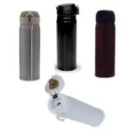 Garrafa térmica de 400ml de metal colorida com botão e válvula para abertura. Possui um sistema de trava 