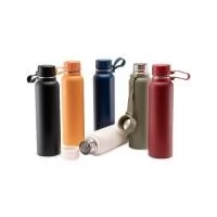 arrafa térmica com infusor de bebidas, feita em inox 304 com capacidade de 1 litro. Contém base antiderrapante e alça de silicone acoplada na tampa.   Altura: 30,5cm. Personalização em Silkscreen ou à Laser.