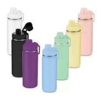 Garrafa térmica em aço inox com parede dupla com capacidade de 570 ml. Tampa rosqueável com anel de silicone, alça plástica em formato de mosquetão e bico rosqueável para fácil acesso. Design com frisos na tampa e pintura a pó.
