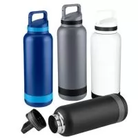 Garrafa térmica em aço inox com parede dupla isolada a vácuo, com capacidade de até 750ml. Tampa rosqueável com anel de silicone para vedação. Alça plástica tipo mosquetão.