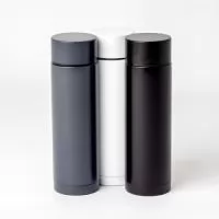Garrafa Térmica feita em Inox 304 com capacidade de 320ml, tampa rosqueável.
