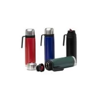 Garrafa térmica de inox com bico condutor e alça plástica, capacidade de 750 ml. Altura : 30,6 cm Largura : 11 cm Circunferência : 24 cm Peso aproximado g : 464