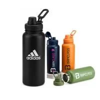 Garrafa térmica personalizada em aço inox com capacidade de 800ml e parede dupla com isolamento térmico. Desenvolvida para manter bebidas quentes ou frias por muito mais tempo, possui acabamento moderno, alta durabilidade e ampla área para personalização com logomarca. Ideal para ações promocionais, eventos corporativos, campanhas de marketing, academias, empresas, convenções e programas de incentivo.  Seu design sofisticado e funcional transforma a garrafa em um brinde de alto valor percebido, utilizado diariamente por clientes e colaboradores, fortalecendo a exposição da sua marca.