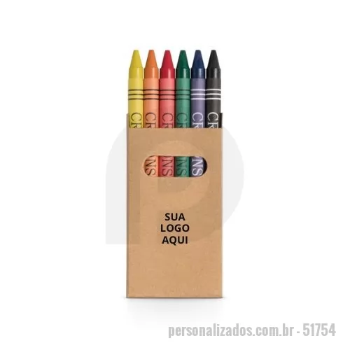 Giz de cera personalizado - A Caixa de Papel Kraft Reciclado com 6 gizes de cera é uma opção prática, sustentável e educativa, ideal para uso escolar, eventos corporativos ou como lembrança promocional. Produzida em material reciclado, é compacta e fácil de transportar, tornando-se um brinde criativo e ecológico. Produto certificado de acordo com a portaria Inmetro nº423 de 8/out/2021, garantindo qualidade e segurança.  Dimensões:  Caixa: 53 x 92 x 9 mm