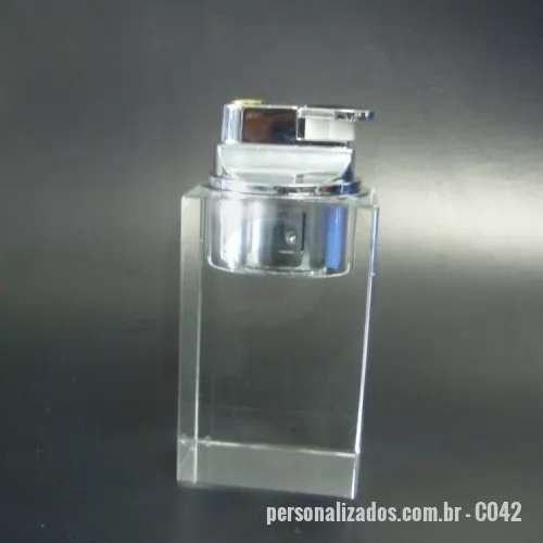 Isqueiro personalizado - Isqueiro de cristal com gravação a laser interna. Medidas da peça: 10 cm x 5cm x 5cm