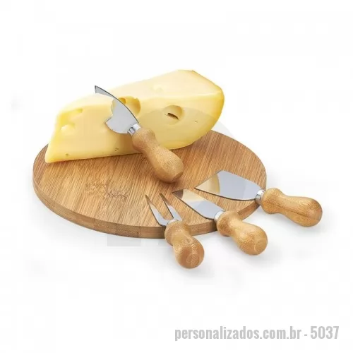Kit acessórios para queijo personalizado - Kit para queijo com tábua em bambu, faca de ponta, espátula, garfo e faca ponta reta em bambu/aço inox (medida tábua: 220x12mm).