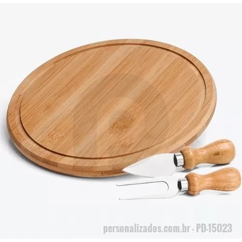 Kit acessórios para queijo personalizado - Conjunto Para Queijo Em Bambu e Inox - 3 Peças. Dimensão do produto: Tábua: 21 x1,2 cm  Recomendação de Personalização: Uma gravação a Laser na tábua.  Embalagem: Caixa Preta - 240x240x50 mm (AxLxP)