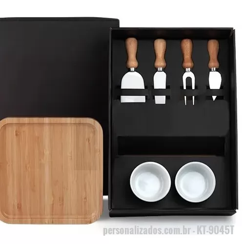 Kit acessórios para queijo personalizado - Conta com petisqueira em Bambu; três facas e garfo para queijo; dois ramekins