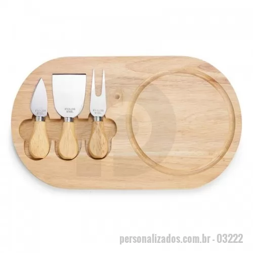 Kit acessórios para queijo personalizado - Kit queijo 4 peças, contém: tábua de bambu com canaleta, faca com ponta, garfo e espátula. Tábua com imã para encaixe e fixação dos utensílios.