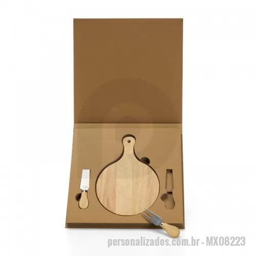 Kit acessórios para queijo personalizado - Kit queijo 3 peças em estojo kraft, contém: Tábua de bambu redonda, faca reta, e garfo. Tábua com orifício para encaixe.