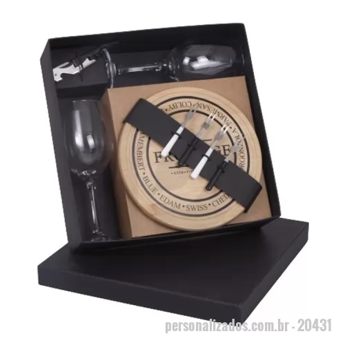 Kit acessórios para queijo personalizado - 1 Tábua em bambu 21,3x1,2cm 4 Garfinhos de aço inox 2 Taças de vidro para vinho 385ml 1 Saca rolhas 2 estágios 1 Caixa e berço corte e vinco em papel cartão preto fundo 400gr tampa 200gr 