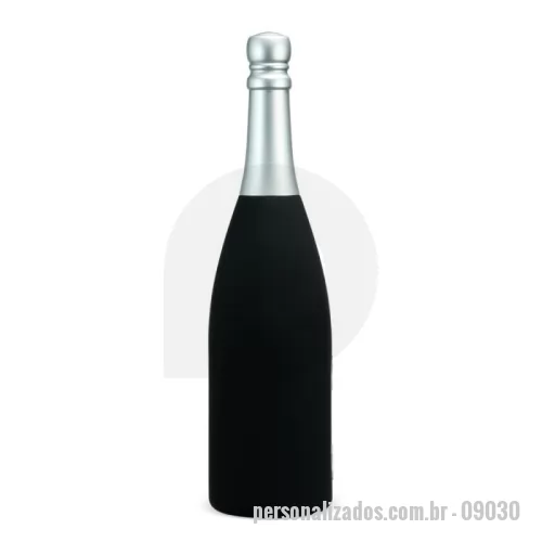 Kit acessórios para vinho personalizado - Kit acessórios para vinho Personalizado - 09030 - Kit vinho com cinco peças dispostas em um estojo no formato de garrafa, fechamento imantado e interior com berço em espuma - 179259 - Kit acessórios para vinho