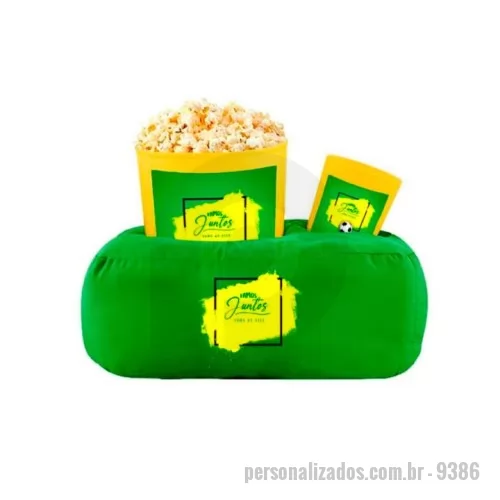 Kit almofada personalizado - Brinde personalizado ideal para esta Copa! Para acompanhar os jogos a Almofada com aquele balde de pipoca não pode faltar, e que tal junto ao Balde um copo com sua bebida preferida?