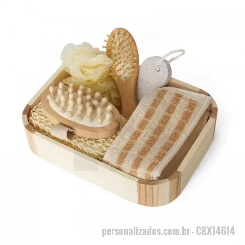 Kit banho personalizado - Kit banho Personalizado - CBX14614 - Kit banho em caixa de madeira com 6 peças, contém: toalha esfoliante, escova de cabelo, esponja de banho, bucha de banho, pedra pomes e massageador. OBS.: PEDIDO MÍNIMO 10 PEÇAS!  Altura :  5,5 cm  Largura :  18 cm  Comprimento :  24 cm  Medidas aproximadas para gravação (CxL):  15 cm x 4 cm  Peso aproximado (g):  405 - 152731 - Kit banho