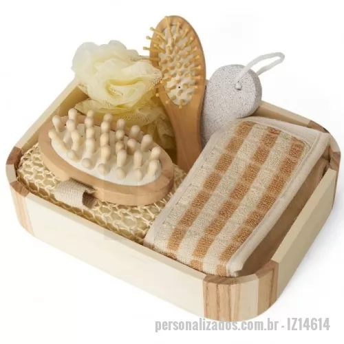 Kit banho personalizado - Kit banho em caixa de madeira com 6 peças, contém: toalha esfoliante, escova de cabelo, esponja de banho, bucha de banho, pedra pomes e massageador