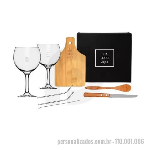 Kit bar personalizado - Kit completo para gin tônica com duas taças pra gin em vidro, dois canudos, limpador em Inox, tábua, colher em bambu e faca em inox/bambu.