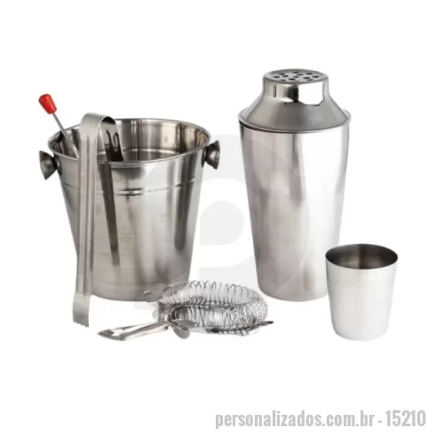 Kit bar personalizado - Kit Bar Inox Personalizado: Seus Drinks com Estilo e Praticidade Apresentamos o Kit Bar Inox Personalizado, a solução completa para quem aprecia drinks bem preparados e momentos de descontração com amigos e familiares. Com utensílios essenciais em aço inoxidável, esse kit garante higiene, eficiência e um toque de profissionalismo na hora de preparar suas bebidas favoritas.  Características Coqueteleira de 500ml com peneira: Ideal para preparar drinks clássicos e personalizados, com capacidade perfeita para diversas receitas. A peneira na tampa facilita o preparo, separando o gelo e outros ingredientes sólidos. Coador: Facilita a separação do gelo e outros ingredientes, garantindo um drink mais puro e saboroso. Colher bailarina: Perfeita para misturar bebidas em copos, jarras e mixing glasses, com design elegante e funcional. Pegador de gelo: Prático e higiênico, permite servir o gelo sem contato direto com as mãos. Balde de gelo: Mantém o gelo na temperatura ideal por mais tempo, garan