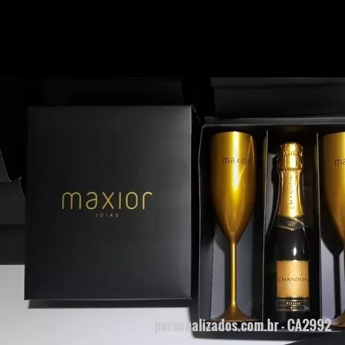 Kit bebidas personalizado - KIt Mini chandon (187 ml) e 2 taças de acrílico.  São duas taças lindas na cor desejada dentro de uma linda caixa para presente.  Com a bebida chandon 