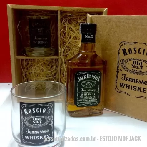 Kit bebidas personalizado - Estojo em mdf  contendo 2 copos de vidro whisky, 1  garrafa Jack Daniel´s 200 ml.