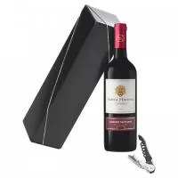 Kit bebida acompanha 1 saca-rolhas de 2 estágios e 1 vinho de 750ml. Embalagem personalizada caixa cartonada promocional.