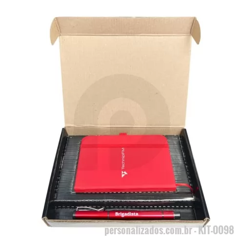 Kit Boas Vindas personalizado - Kit boas vindas personalizado, contém caderneta tipo moleskine emborrachada 8,8x12x1,2cm. Caneta plástica esferográfica e marca texto 14,2x1,8cm e caixa (sedex) 21x14,5x3cm , em cartão duplex com impressão chapada em preto, acoplado em micro ondulado. Berço 21x14x3cm.
