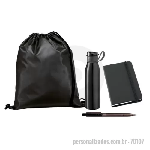Kit Boas Vindas personalizado - Kit Onboarding - Boas-Vindas e Integração SEVEN, pensado para recepcionar novos colaboradores com itens essenciais para o dia a dia corporativo. Funcional e elegante, esse kit promove organização e praticidade, fortalecendo a identidade da empresa.  O kit inclui:  Sacola tipo mochila em 210D, resistente e leve, ideal para transportar itens com praticidade. Dimensões: 350 x 410 mm Caderno de bolso A6, com capa dura emborrachada, fita separadora e elástico para fechamento. Contém 80 folhas não pautadas, perfeito para anotações versáteis. Dimensões: 90 x 140 mm Caneta plástica esferográfica retrátil, com escrita azul, design ergonômico e funcional para uso diário. Squeeze em alumínio, com tampa flip top em AS e alça para transporte, garantindo praticidade e resistência. Capacidade: 650 ml Dimensões: Ø66 x 250 mm Um brinde corporativo completo da Youdu Brindes, perfeito para integrar novos talentos e tornar a chegada à equipe ainda mais especial.
