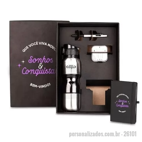 Kit Boas Vindas personalizado - Kit Integração personalizado. Contém squeeze em aço inox; Caneta em plástico ABS prata; Caderno sem pauta; Fone de ouvido. Squeeze fumê revestido em aço inox 750ml. Acompanha copo rosqueável 200ml. Caneta com tampa e ponta touch. Caderno com 80 folhas não pautadas. Fone de ouvido conta com microfone e controle de volume. Brinde personalizado ideal para receber novos colaboradores.