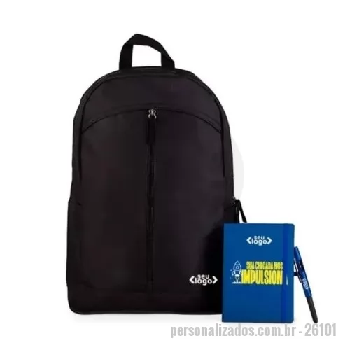 Kit Boas Vindas personalizado - Mochila preta confeccionada em Polyester 600D; caderno para anotações azul com capa dura com pauta e caneta esferográfica em ABS azul