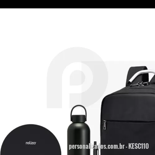 Kit Boas Vindas personalizado - Mochila para notebook em tecido poliéster, mouse pad ergonômico, squeeze térmico de 780ml, caneta de metal e molesquine de 80fld 21x14cm.