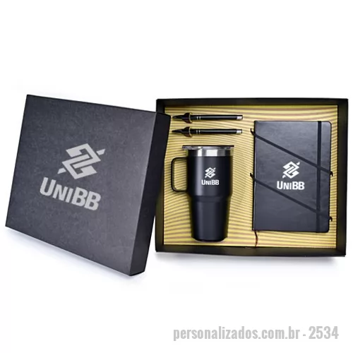 Kit Boas Vindas personalizado - Kit boas-Vindas é composto por 1 caneca térmica de 700 mL, 1 caderneta formato 14x21 cm, 2 canetas metálicas. A personalização é na tampa da caixa, caneca e caderneta em silkscreen 1 cor. Na caneta a personalização é a laser. O Formato da Caixa é 35,5x29x10,5 cm.