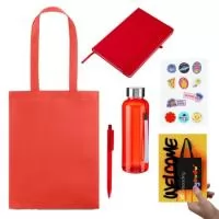 Kit Onboarding (Boas Vindas e Integração): Sacola em non-woven (80 g/m²) termo-selado com alças de 55 cm. 270 x 350 mm (92854). Caderno A5 capa dura. 80 folhas pautadas. possui marcador de páginas e elástico para fechamento. medidas: 210x140x20mm (880004). Caneta plástica esferográfica retrátil escrita em azul (884200). Flyer A5 (14,8 x 21,0 cm), impressão: frente e verso, cores: 4x4 (colorido). Papel: Couché Brilho 115g (600008). Cartela de adesivos: A5 (14,8 x 21,0 cm). Impressão: Frente. Cores: 4x0 (colorido, sem branco). Material: Couché Adesivo (600012). Squeeze plástica *RPET com alça e tampa de metal. Capacidade 500ml (887500).