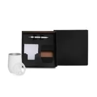 Kit boas vindas Personalizado, Composto por copo térmico branco com tampa 340ml, confeccionado com dupla parede de inox, isolada a vácuo; caderno para anotações branco com capa dura e caneta esferográfica em alumínio branca.
