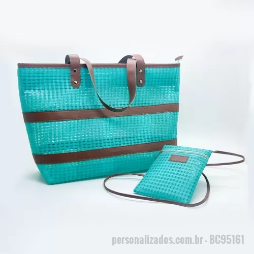Kit bolsa e sacola personalizado - DESCRIÇÃO: KIT SACOLA 47X29 CM  EM TELA RIVEIRA ALÇA SINTETICO,  FECHAMENTO EM ZIPER ACABAMENTO  EM GORGORÃO 25MM.  BOLSA  TRANSVERSAL 20X14CM NO  MESMO MATERIAL, COM ALÇA  EM SINTETICO, FECHAMENTO ZÍPER.