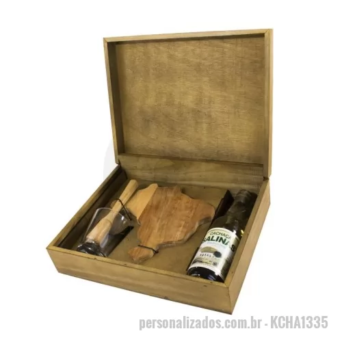Kit cachaça personalizado - Kit cachaça Personalizado - KCHA1335 - kit cachaça na caixa de madeira com 1 cachaça, 1 tabua em formato do mapa do brasil, 1 copo e 1 socador. - 182631 - Kit cachaça