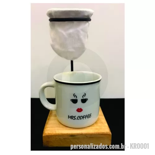 Kit café personalizado - Mini coador de café com filtro incluso. o diâmetro do aro e filtro - 6cm  Base - quadrado de 10cm  Altura total - 18,5 cm + Caneca  em Porcelana 200 ml
