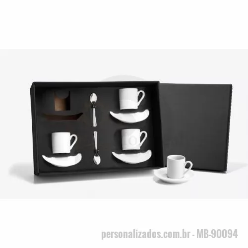 Kit café personalizado - Kit para cafézinho. 4 xícaras com pires em Porcelana; 4 colheres em inox