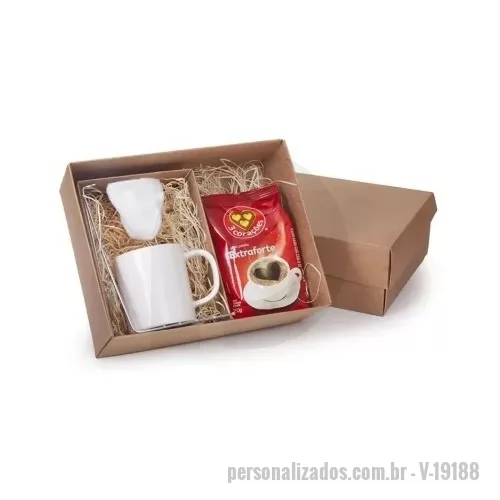 Kit café personalizado - Kit Café Personalizado contendo: 1 Café 3 Corações Extra Forte 250g 1 Suporte cromado e coador 1 Caneca reta de porcelana 280ml 9x8cm 1 Caixa corte e vinco em papel cartão kraft 28x22x10cm Peso 0.950kg F45