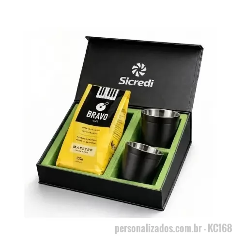 Kit café personalizado - Kit café Personalizado em uma linda caixa de papel acartonada rígido com tampa imantada para fechamento, berço de papel cartão verde Sicredi, com Café Gourmet de 250grs Bravo, 2 copos de inox de 150ml.